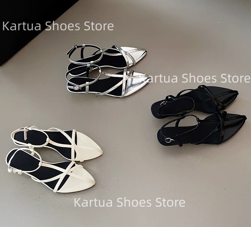 女性用ブラックパテントレザースプリットトゥフラットソールスリ - Leather Classic Strap のレビューと価格